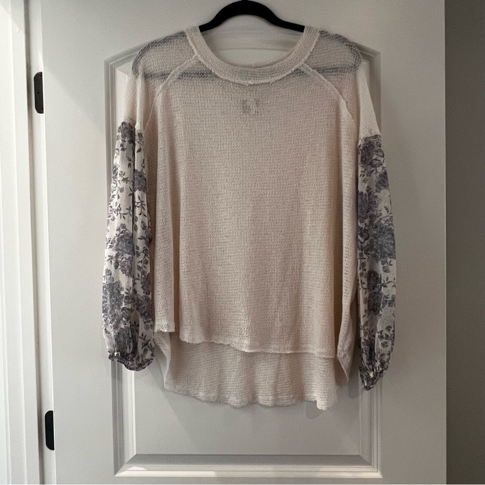 *SOLD* VICI Floral Sleeve Women's Top